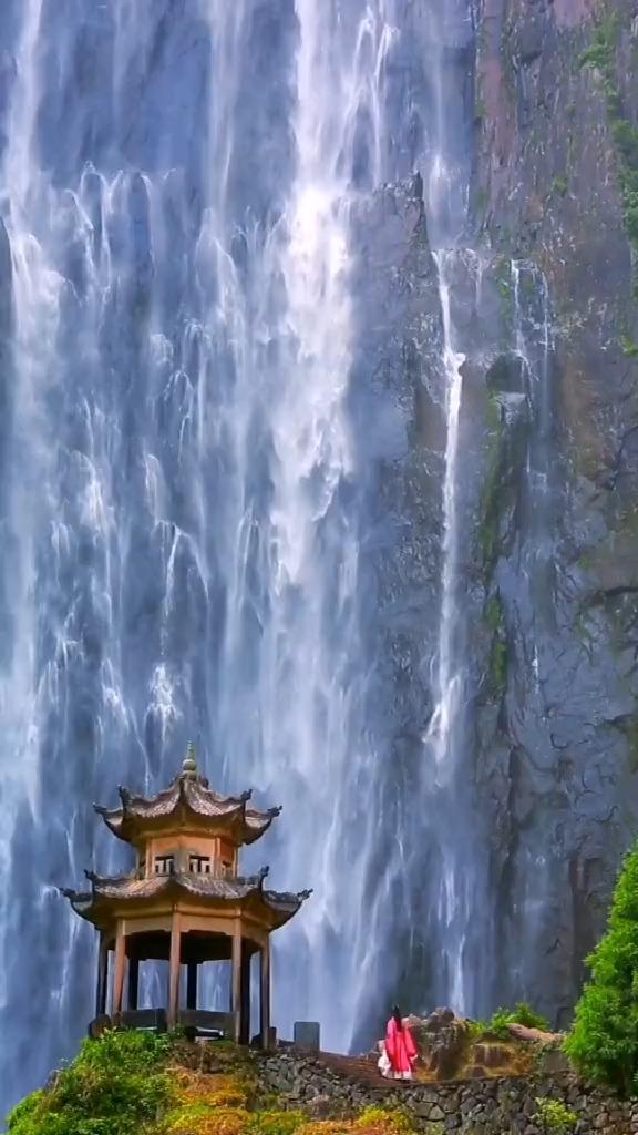 神秘洞口逃脱